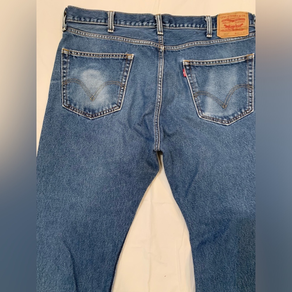 Levi's 505 Straight Fit Men's Heavy Denim Med Wash Jeans 40x30 - Picture 6 of 9